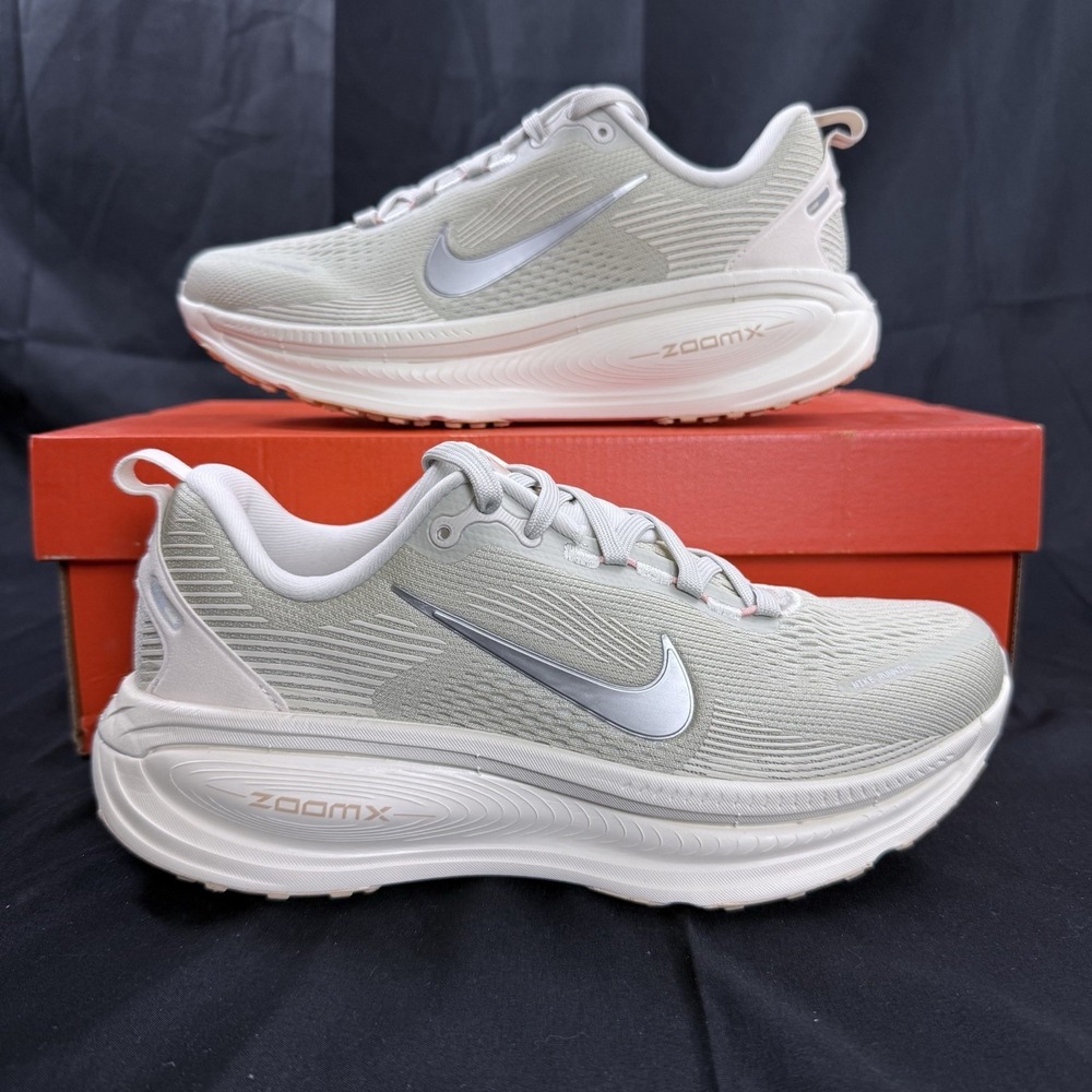 Size 7.5 Nike Vomero 18 Light Bone Metallic Silver Women's Running Shoes Men's 6